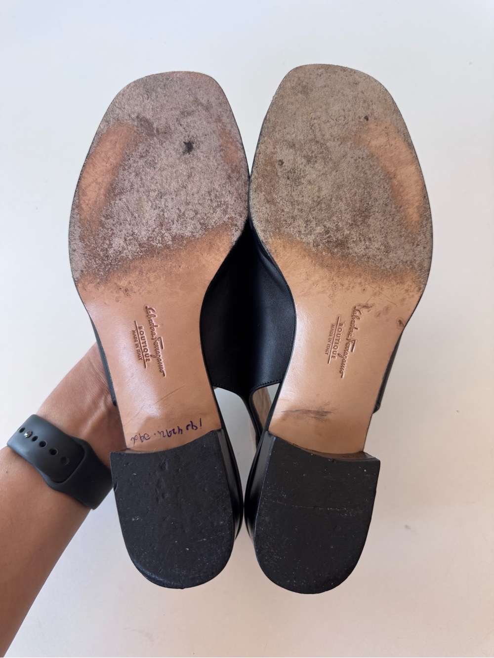 Salvatore Ferragamo Black Leather Slingback Low Heel Gancini Logo Shoes 8.5 - Picture 9 of 11